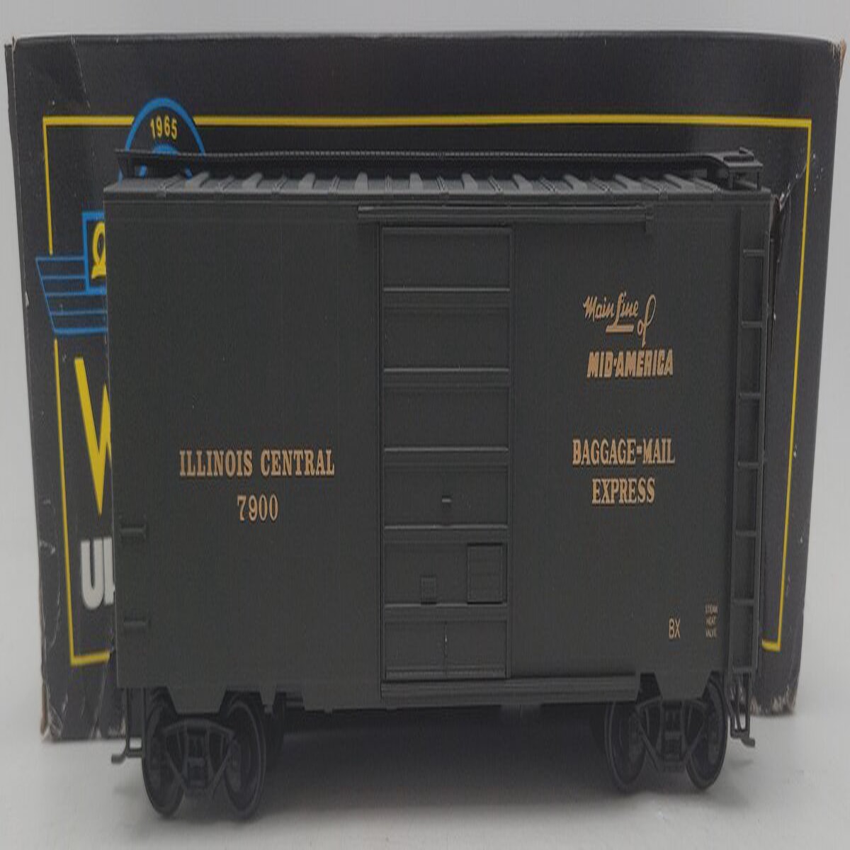 Weaver O Gauge Illinois Central 2-Rail Boxcar #7900 EX/Box
