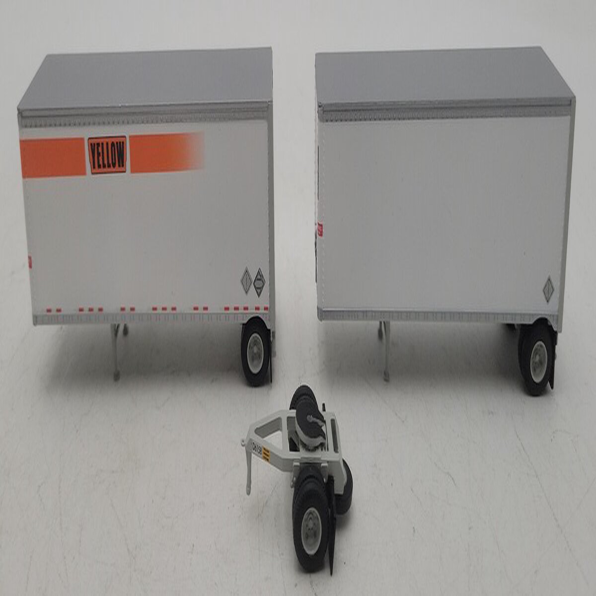 Athearn 91043 HO Yellow Two 28' Wedge Trailers & Dolly (Pack of 2) EX