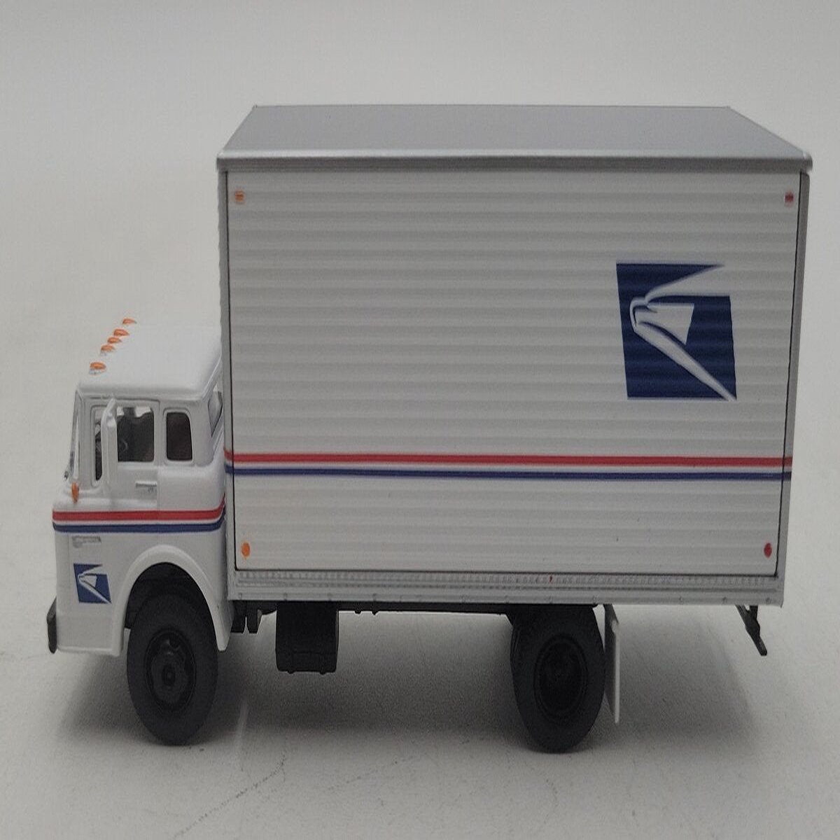 Athearn 93251 HO USPS Ford C-Series With Van Body Ready To Roll LN