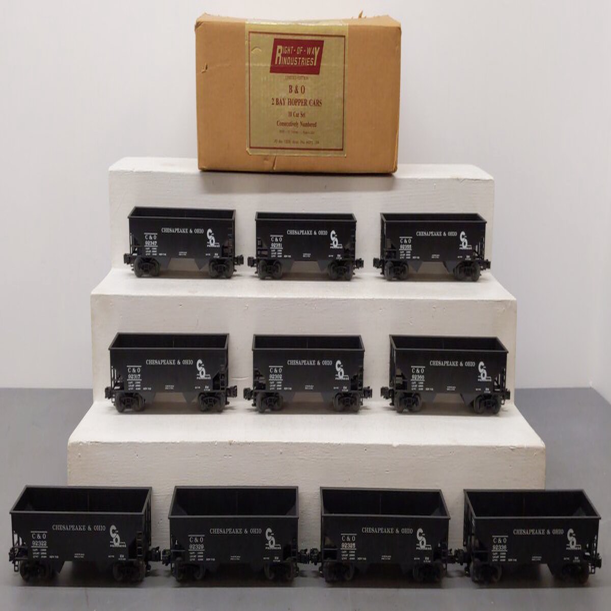 Right-of-Way Industries O Gauge Chesapeake & Ohio 2 Bay Hopper Cars 10 Car Set EX/Box