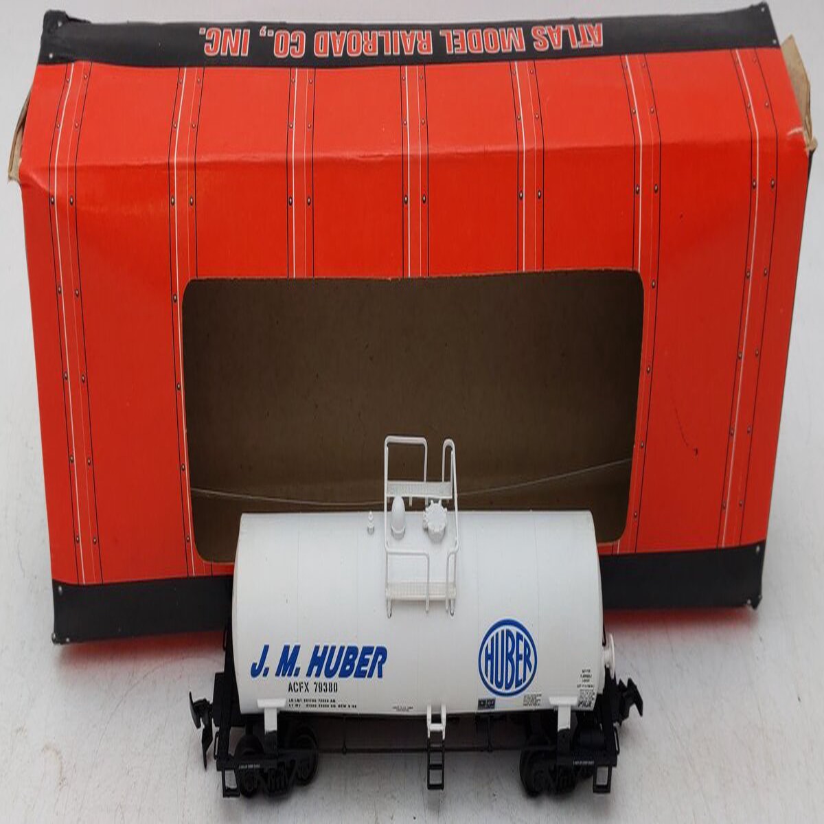 Atlas 1701 HO J.M. Huber Tank Car #79380 VG/Box