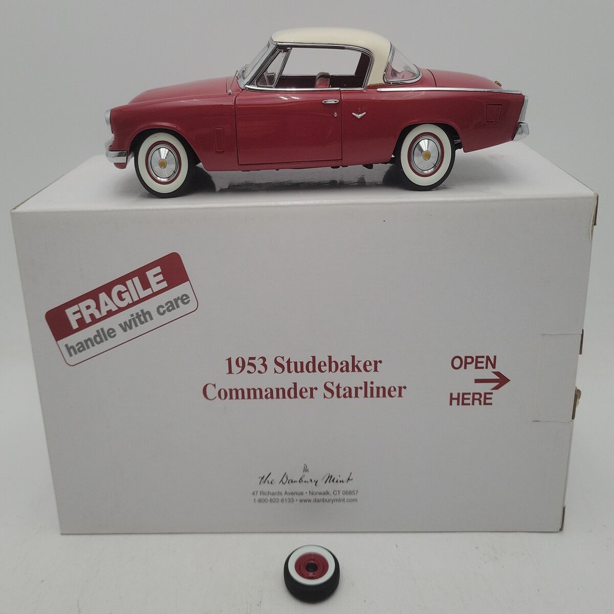 Danbury Mint 1953 1:24 1953 Studebaker Commander Starliner EX/Box