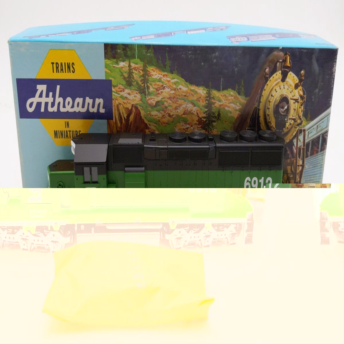 Athearn 4414 HO Scale Burlington Northern SD40-2 Powered Diesel Locomotive #6912 VG/Box