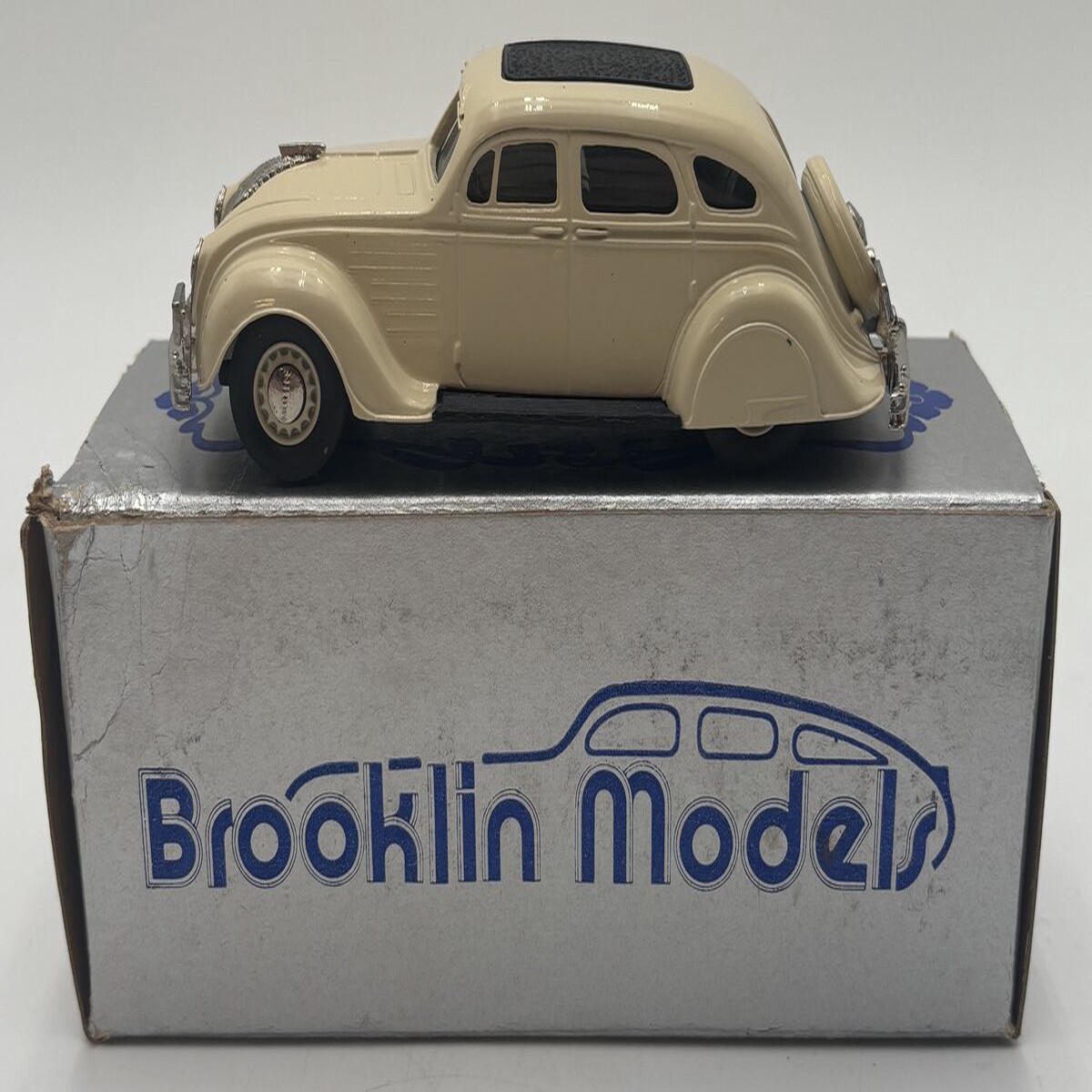 Brooklin Models 7 1:43 1934 Chrysler Air Flow - Cream
