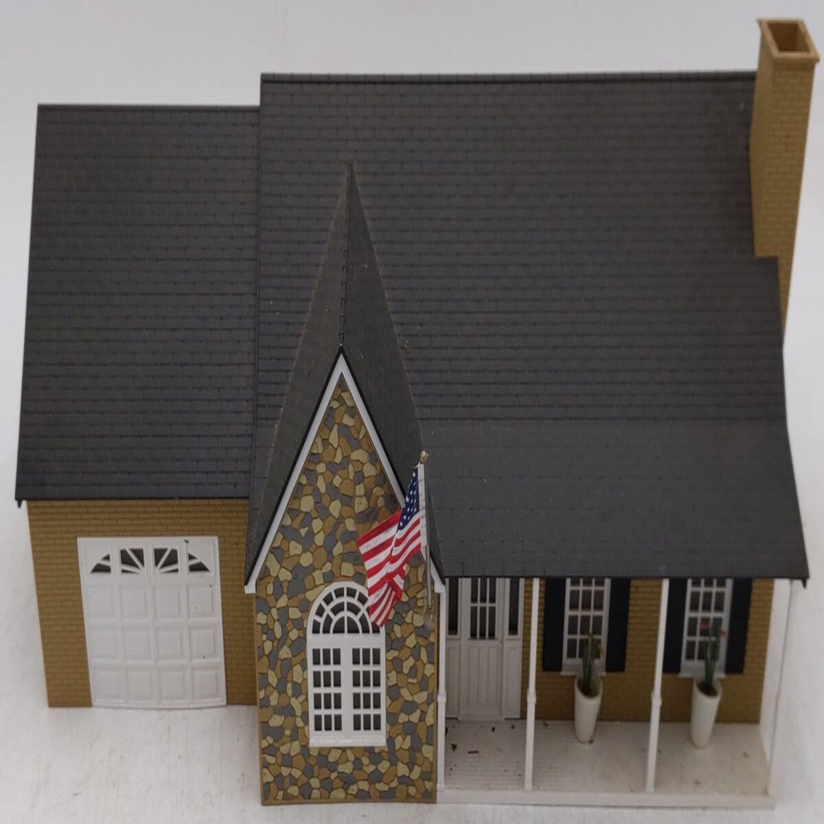 Lionel 6-34111 O Gauge Deluxe Fieldstone House With Lights VG
