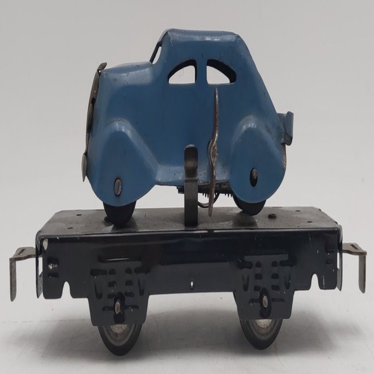 Marx Vintage O Flatcar w/ Blue Wind-Up Sedan VG
