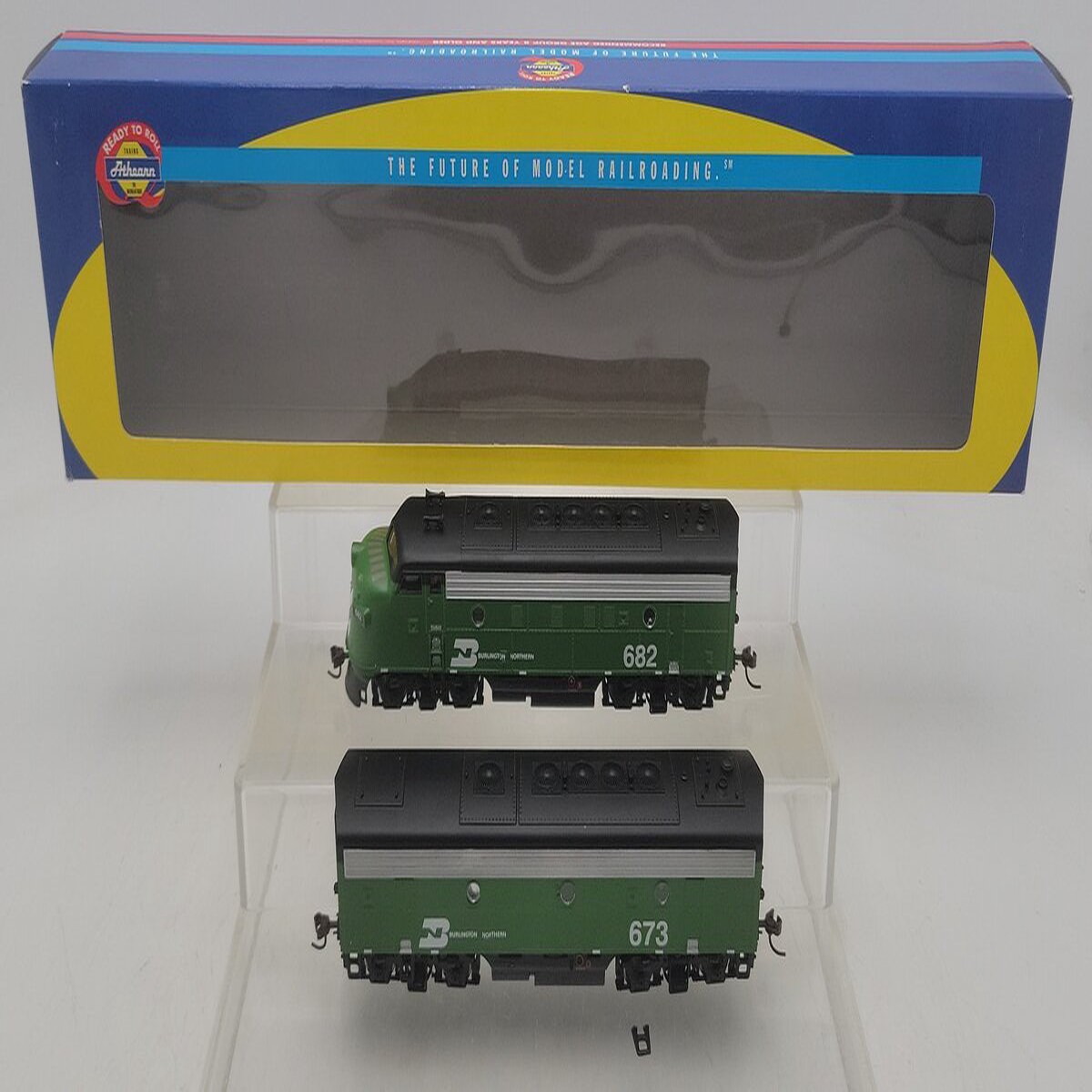 Athearn 8032 HO Scale Burlington Northern Diesel Locomotive & Tender #682, #673 EX/Box