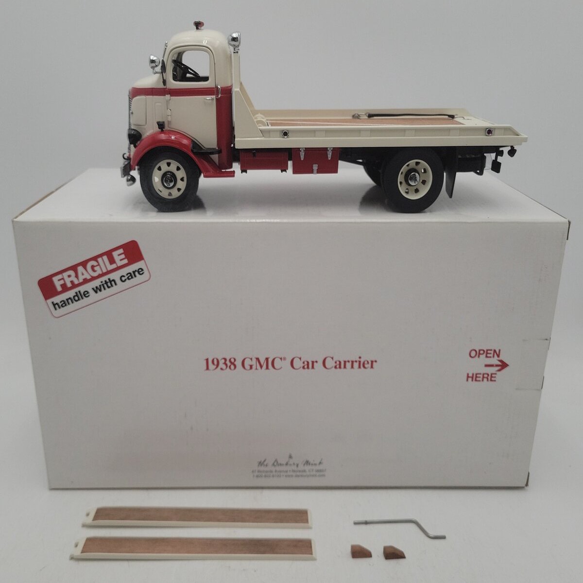 Danbury Mint 1938 1:24 Diecast 1938 GMC Car Carrier EX/Box
