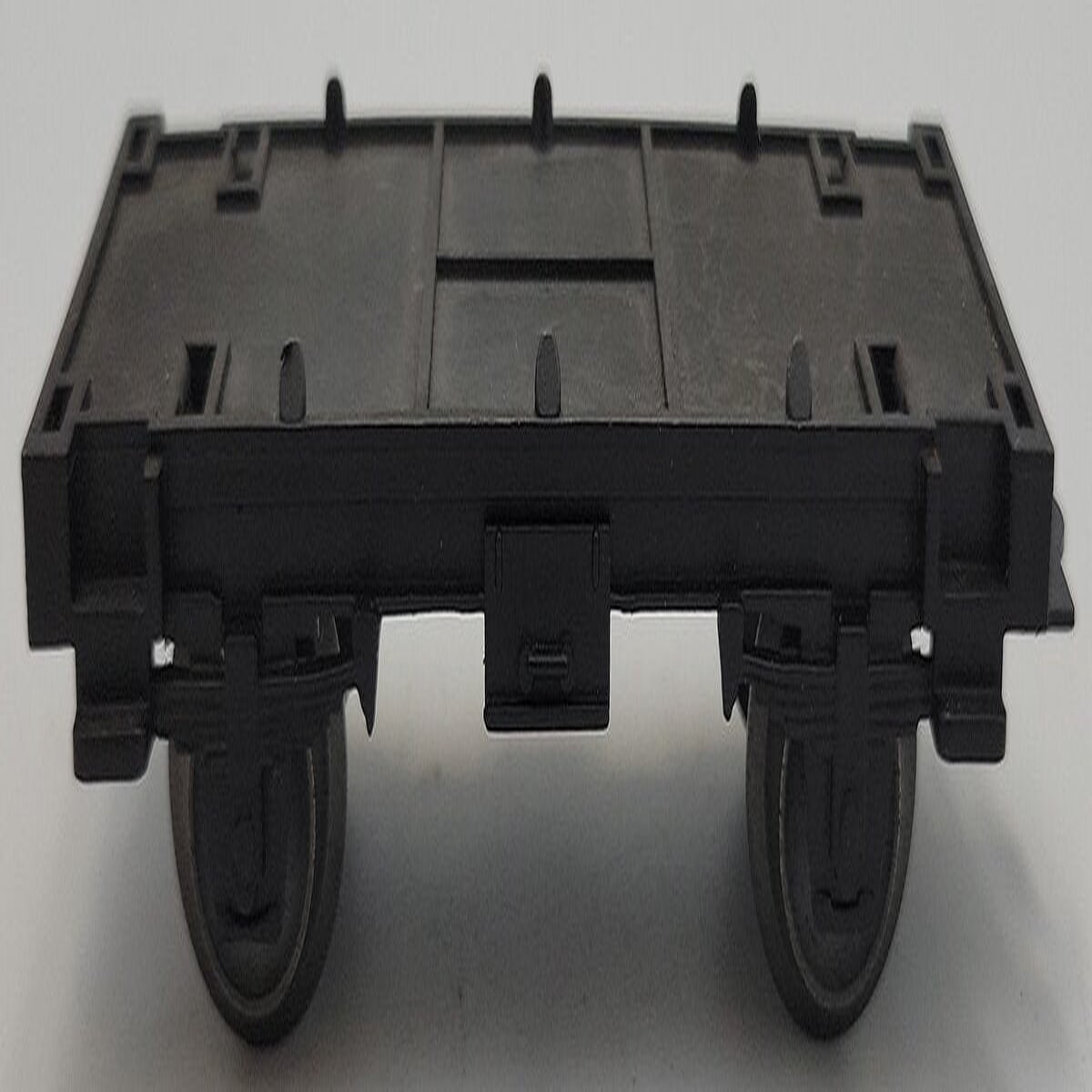 Lionel 9067-10 O Gauge Black Plastic Gullane Frame w/ Wheels & Coupler