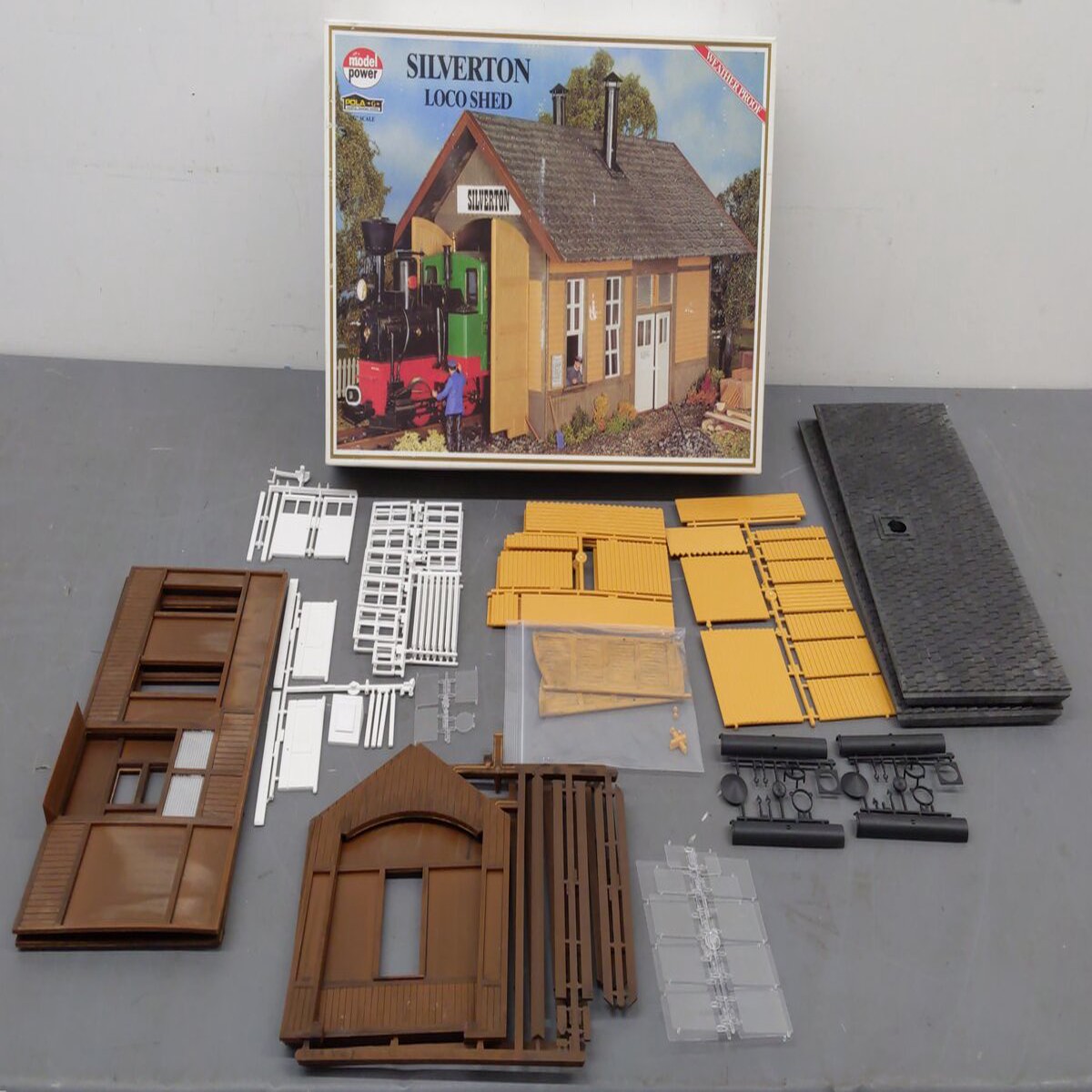 Pola 11607 G Scale Silverton Engine Shed Building Kit EX/Box