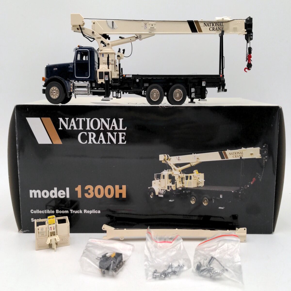 TWH Collectibles TWH048 1:50 Scale Diecast National Crane 1300H Boom Truck