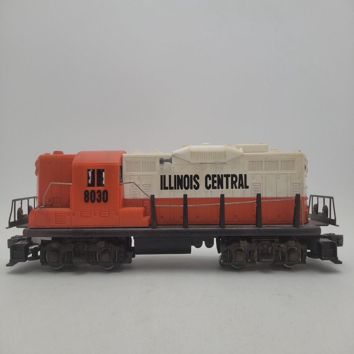 Lionel 6-8030 O Gauge Illinois Central GP-9 Diesel Locomotive #8030 VG