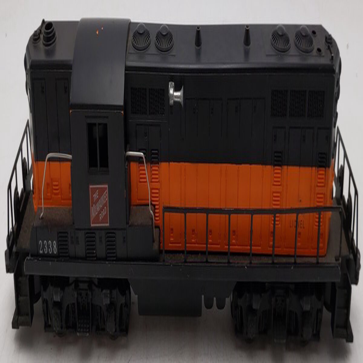 Lionel 2338 Vintage O Gauge Milwaukee Road Powered GP-7 Diesel Locomotive EX