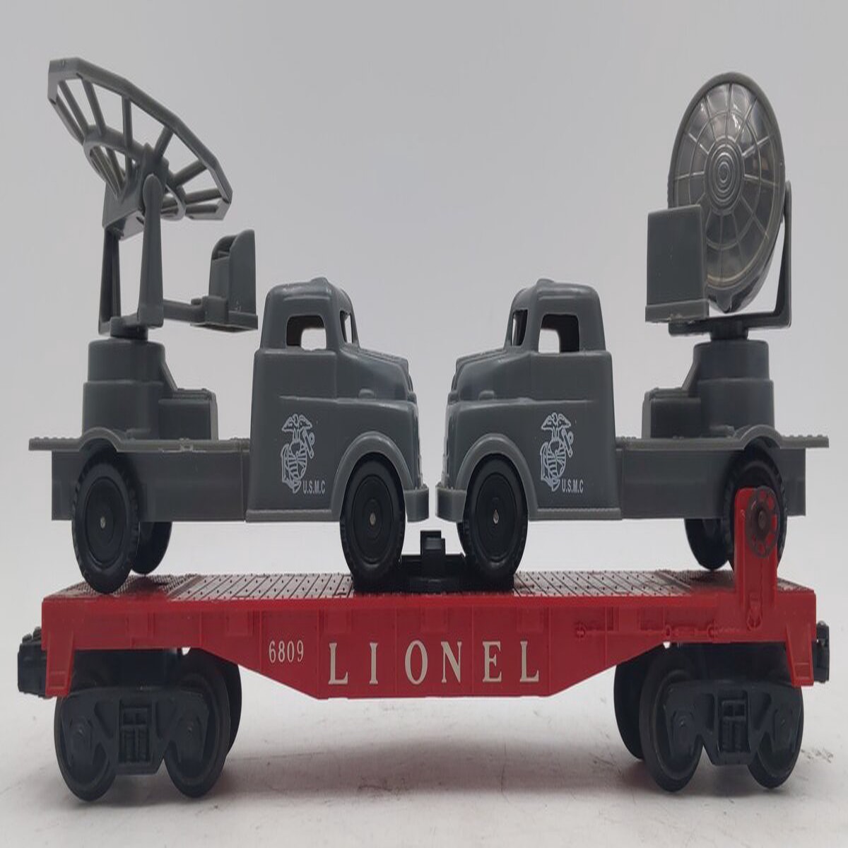 Lionel 6809 Vintage O Flatcar w/USMC Radar & Searchlight Trucks EX
