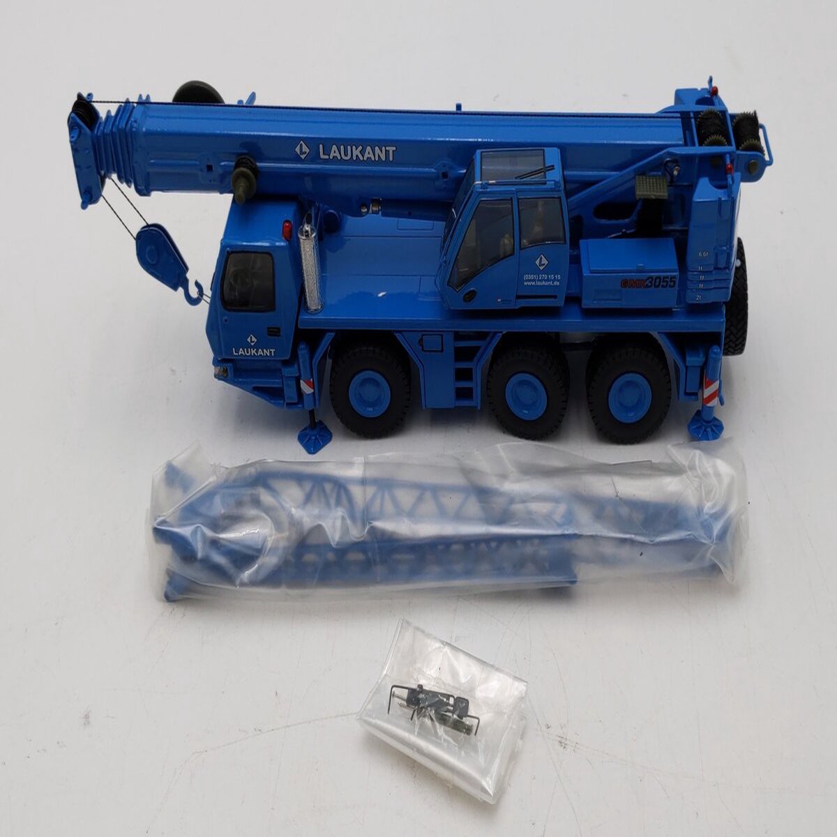 TWH Collectibles 1:50 Scale Grove GMK3055 3-Axle Mobile Crane EX