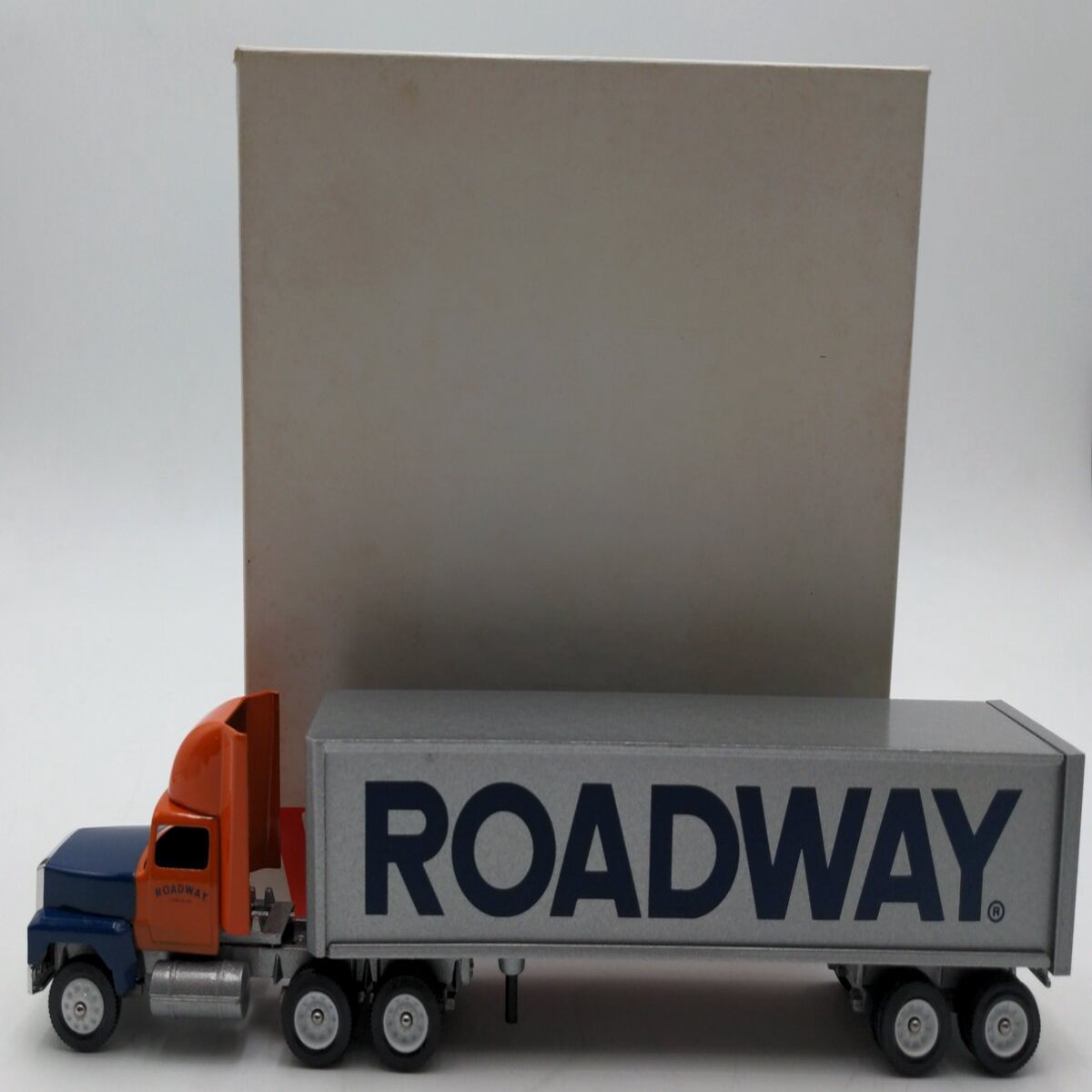 Winross 124-5 1:64 Scale Diecast Roadway Cargo Tractor Trailer NIB