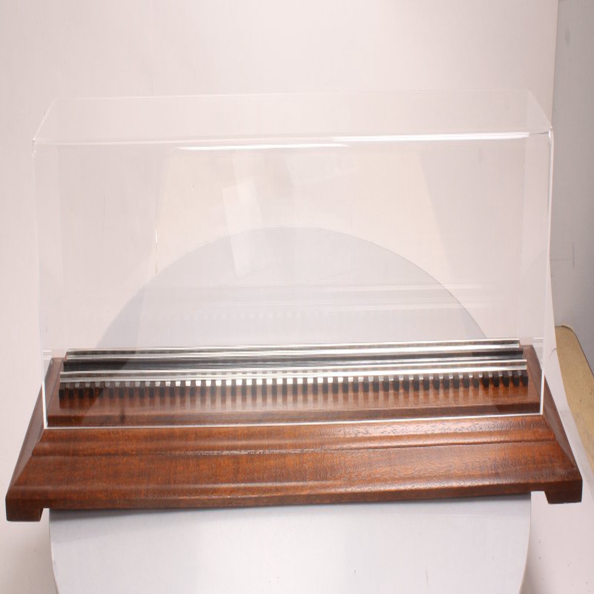 Lionel 6-18135 Lionel Century Club 2333 New York Central A-A Display Case Only LN/Box