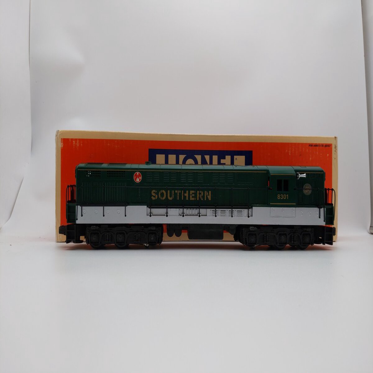 Lionel 6-18301 O Gauge Southern Fairbanks Morse Trainmaster Diesel Locomotive LN/Box