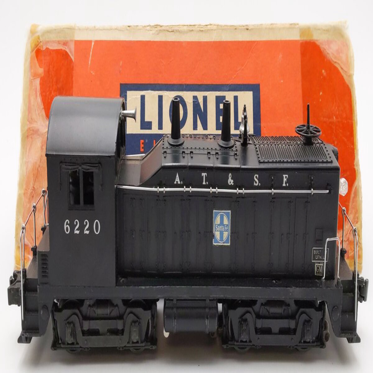 Lionel 6220 Vintage O Gauge AT&SF GM NW-2 Switcher with Bell VG/Box