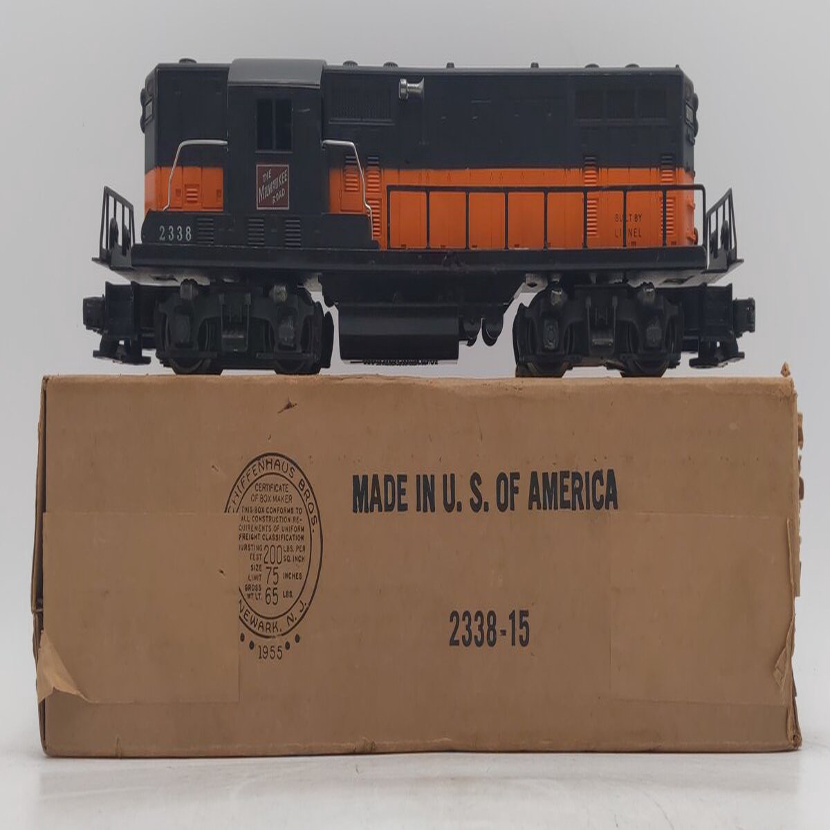 Lionel 2338 Vintage O Gauge Milwaukee Road Powered GP-7 Diesel Locomotive EX/Box