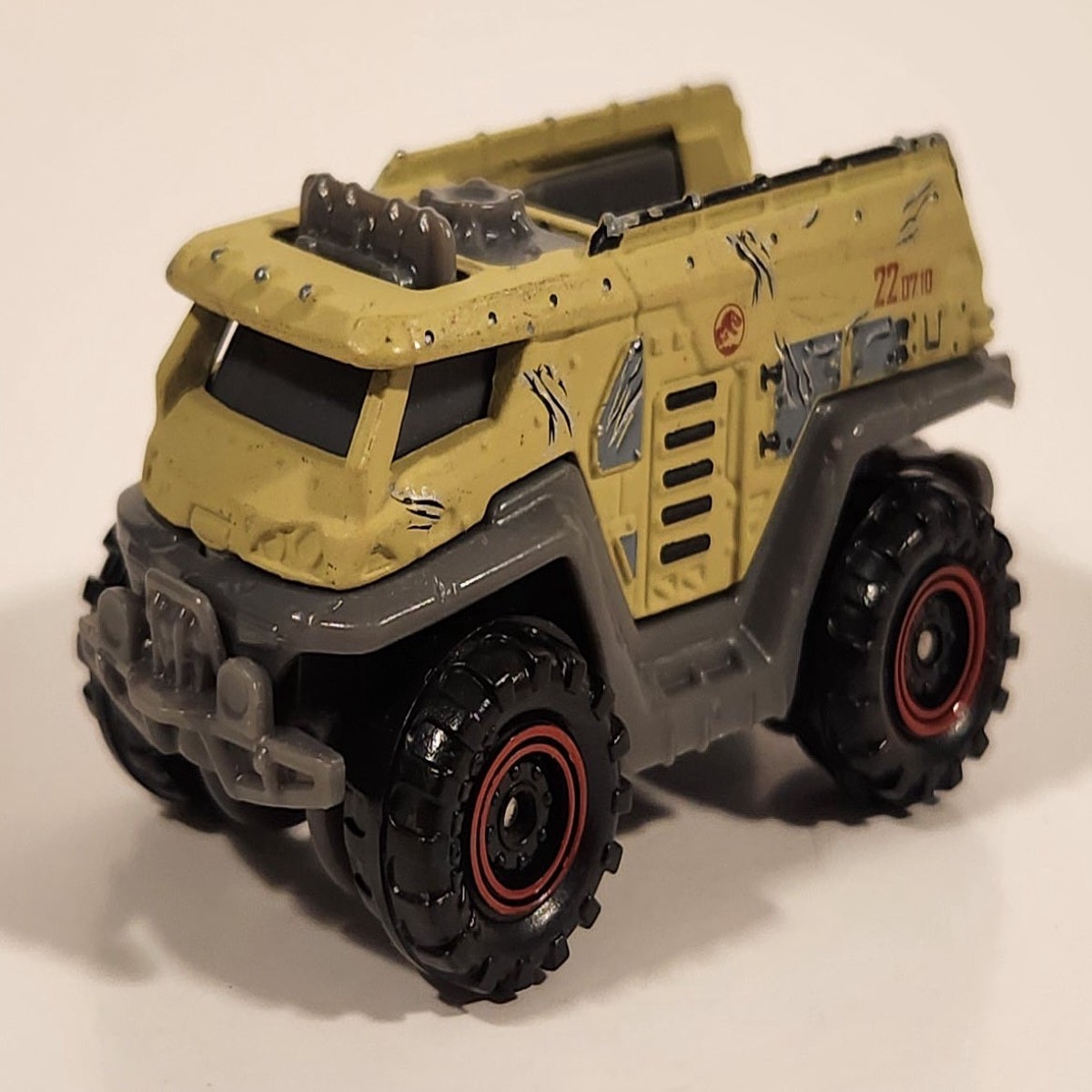 2022 Matchbox Jurassic World Dominion MBX Capture Action Truck Khaki Die Cast Toy Car Vehicle