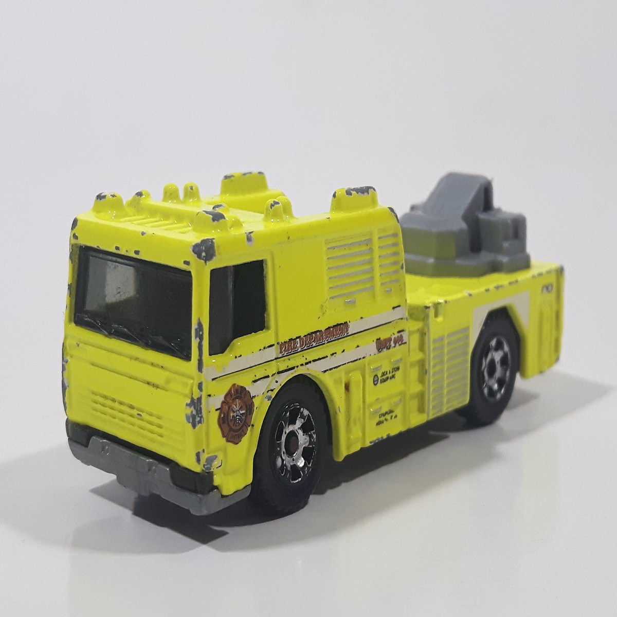 2010 Matchbox Blaze Busters Fire Engine 2006 Ladder Truck Fire Department Fluorescent Yellow Die Cast Toy Car Vehicle
