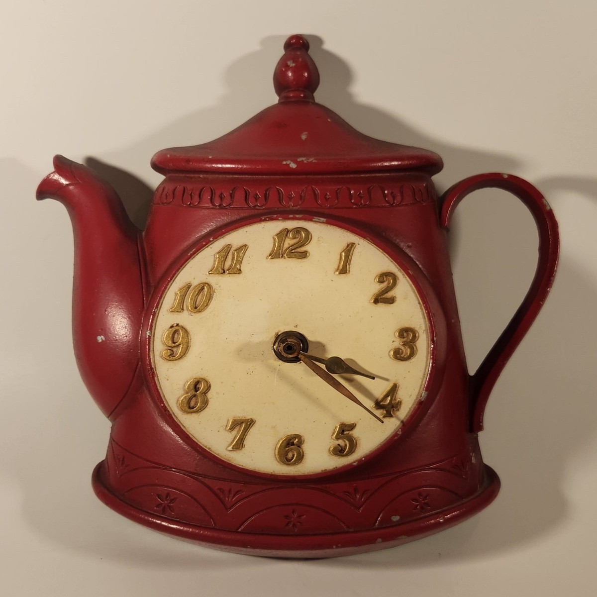 Vintage 1967 Sexton 1501 Teapot Red 10 1/4" Cast Metal Wall Clock Made in USA