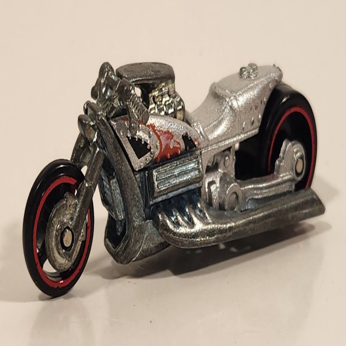 2005 Hot Wheels First Editions Realistix Airy 8 Metalflake Silver Motorcycle Die Cast Toy Vehicle