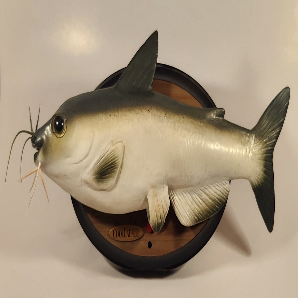 Gemmy Cool Catfish Animatronic Motion Activated Talking Singing Moving Fish On Animated Plaque Partially Working