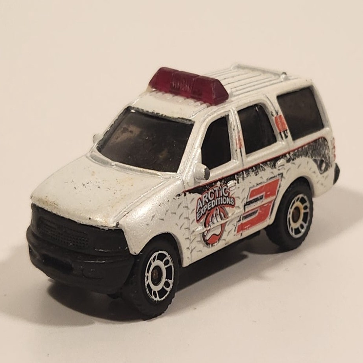 2012 Matchbox MBX Arctic Ford Expedition White Die Cast Toy Car Vehicle