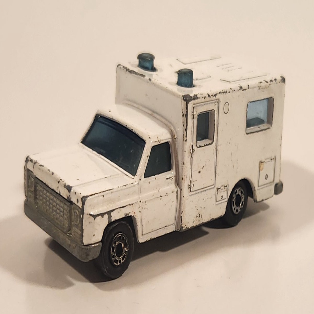 Vintage 1977 Lesney Matchbox Superfast Ambulance No. 41 White Die Cast Toy Car Vehicle