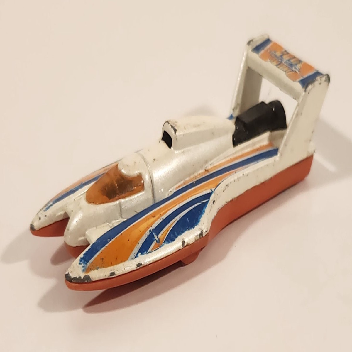 2005 Hot Wheels Final Run Hydroplane White Die Cast Toy Speed Boat Vehicle