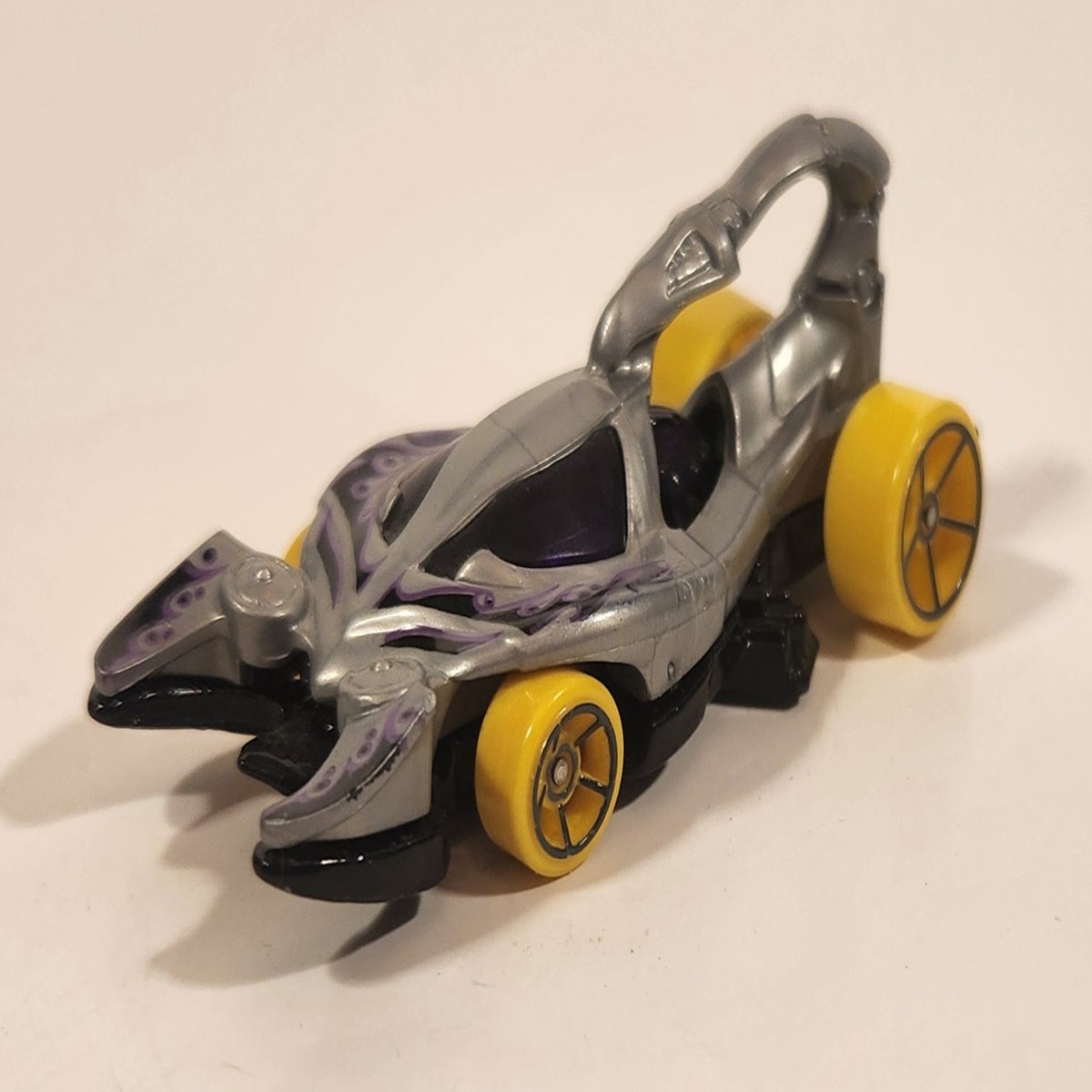 2016 Hot Wheels Street Beasts Scorpedo Grey Die Cast Toy Car Vehicle